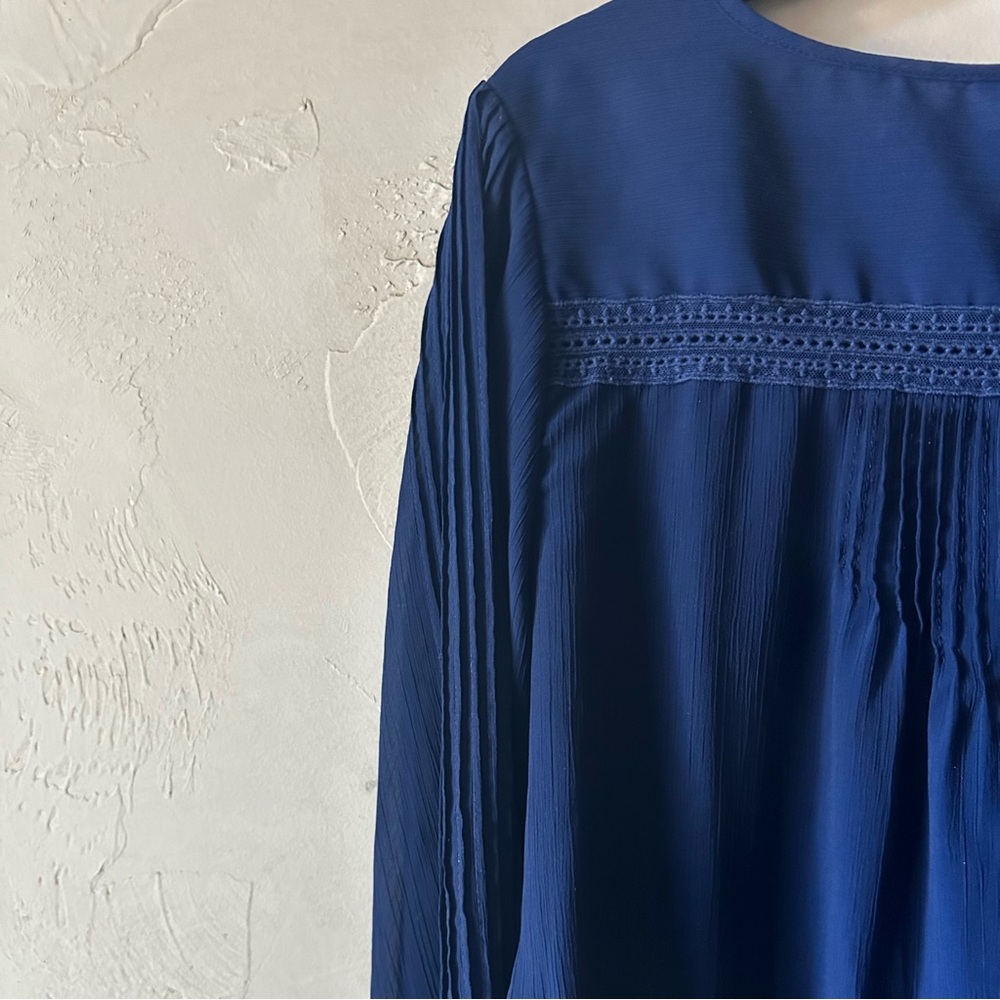 White House Black Market Navy Blue Top - Picture 5 of 7